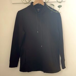 Flattering Jones New York sweater 👟 in great condition